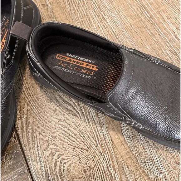 Men’s Skechers - Picture 2 of 4